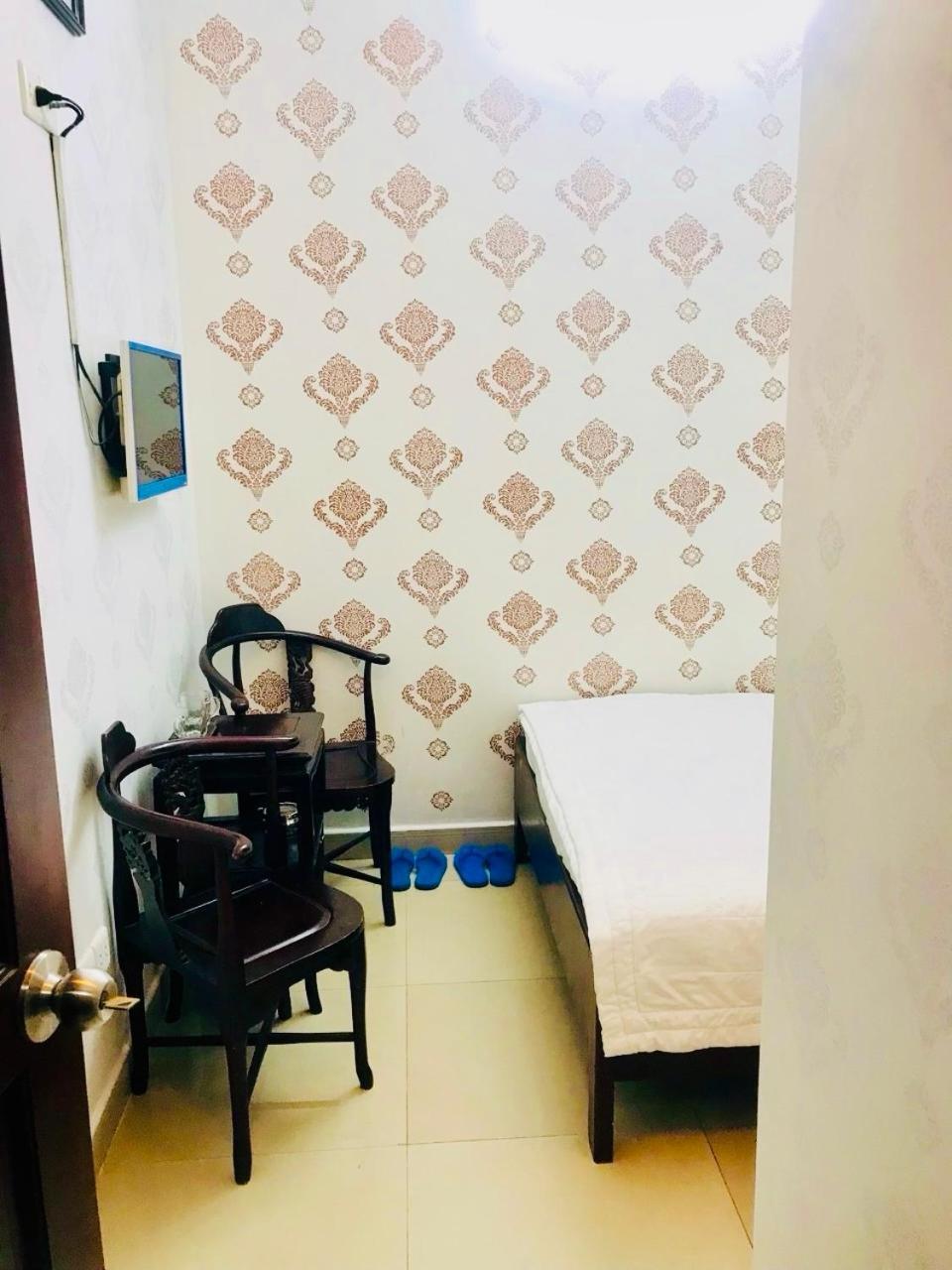 ホテル Khach San Hong Tam ホーチミン市 エクステリア 写真